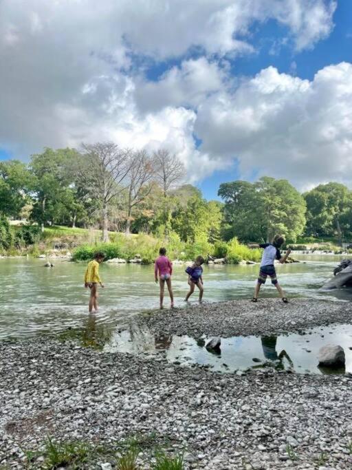 The River Haven - Sleeps 32 - On Guadalupe River Seguin Exterior photo