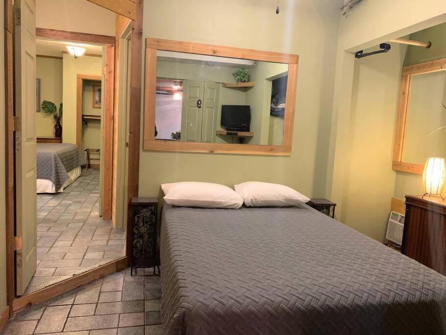 The River Haven - Sleeps 32 - On Guadalupe River Seguin Exterior photo