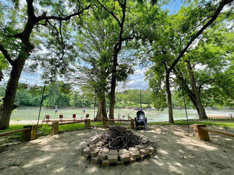 The River Haven - Sleeps 32 - On Guadalupe River Seguin Exterior photo