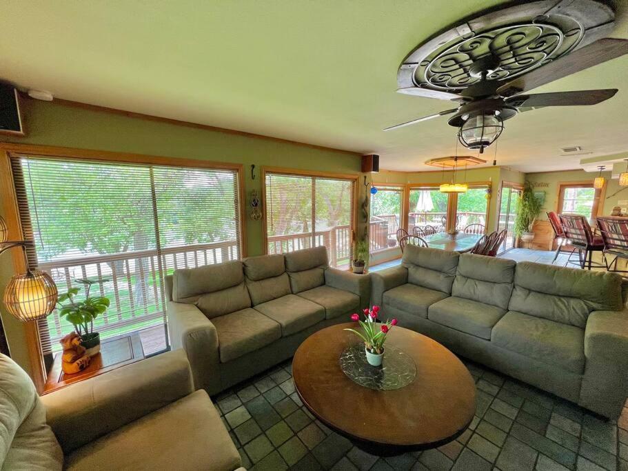 The River Haven - Sleeps 32 - On Guadalupe River Seguin Exterior photo