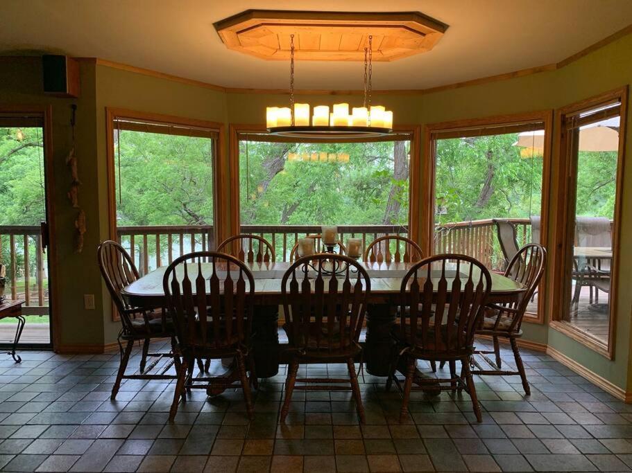The River Haven - Sleeps 32 - On Guadalupe River Seguin Exterior photo