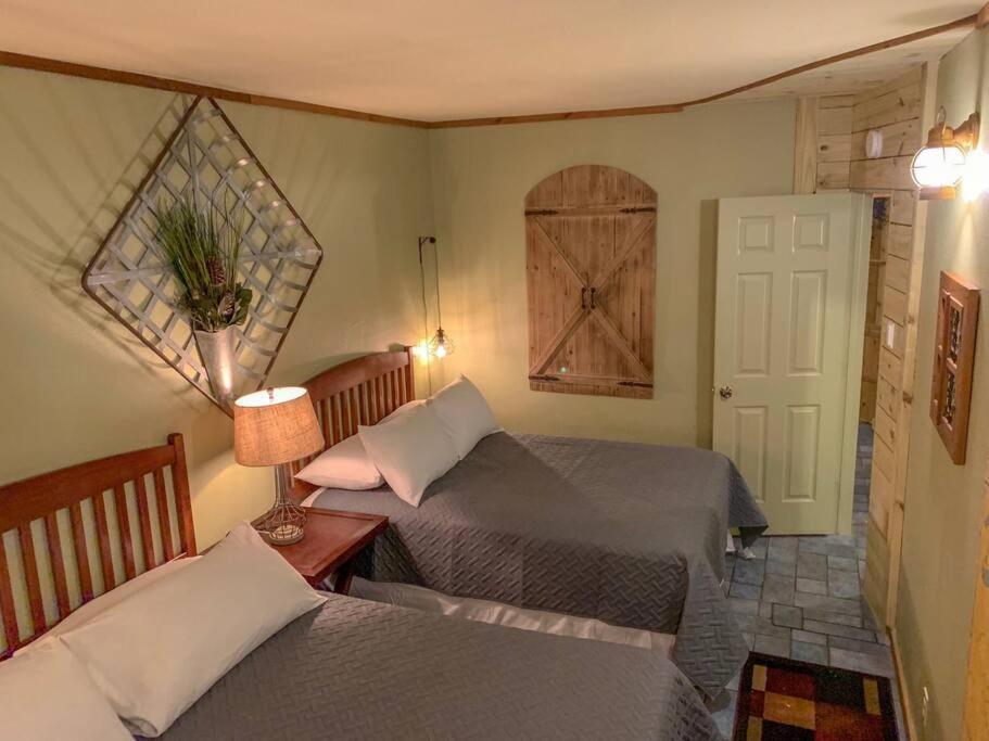 The River Haven - Sleeps 32 - On Guadalupe River Seguin Exterior photo