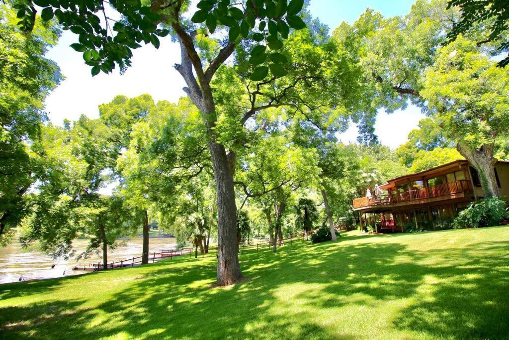 The River Haven - Sleeps 32 - On Guadalupe River Seguin Exterior photo